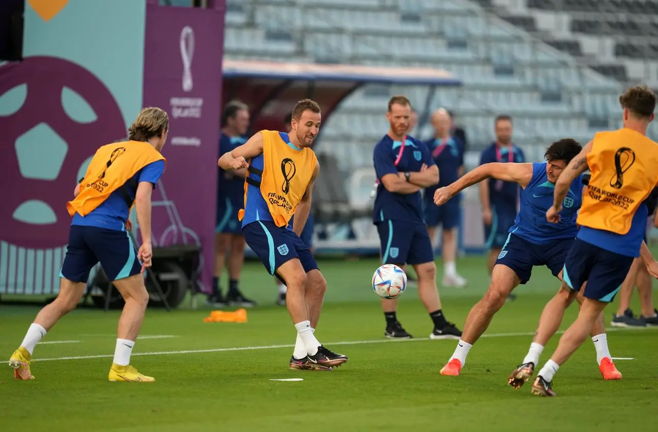 Harry Kane, centre left, trains with England in Qatar