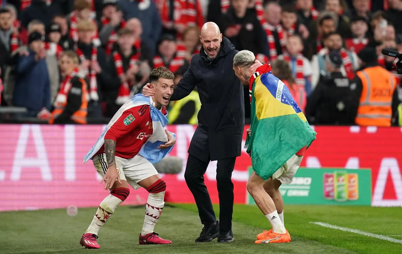 Erik ten Hag celebrates the Carabao Cup win with summer signings Lisandro Martinez and Antony