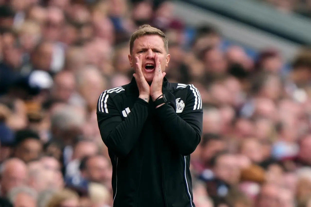 Eddie Howe shouting instructions to his players