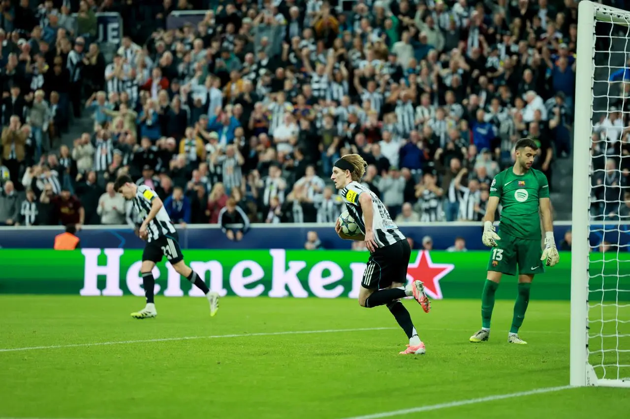 Newcastle Anthony Gordon scoring a late goal for Newcastlev Barcelona – UEFA Champions League – League Phase – St. James’ Park