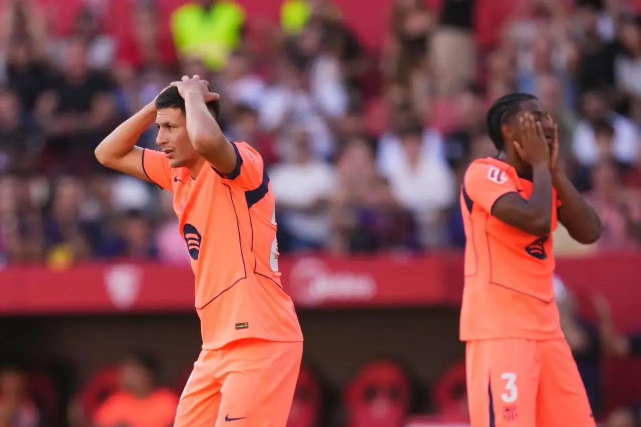 Barcelona’s Roony Bardghji, left, and Alejandro Balde react to a missed chance