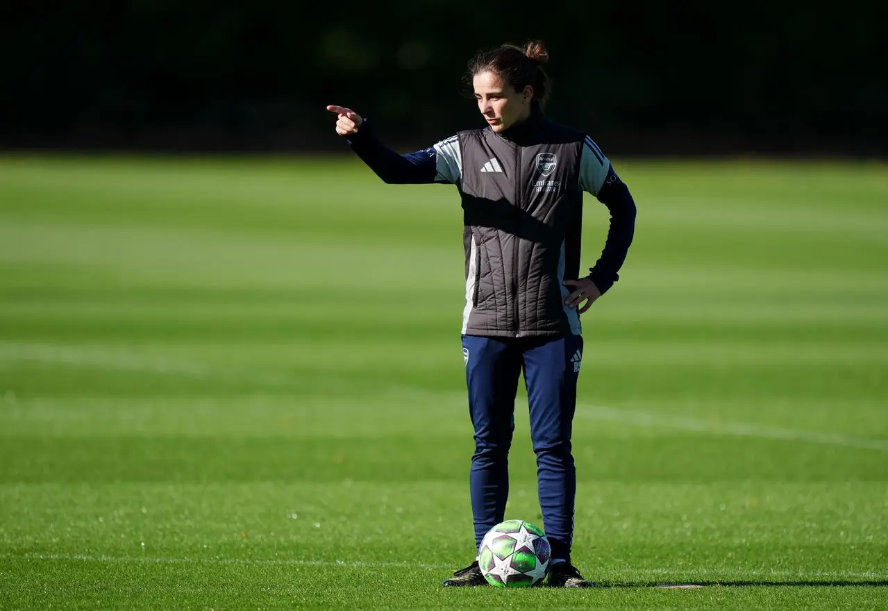 Renee Slegers pointing