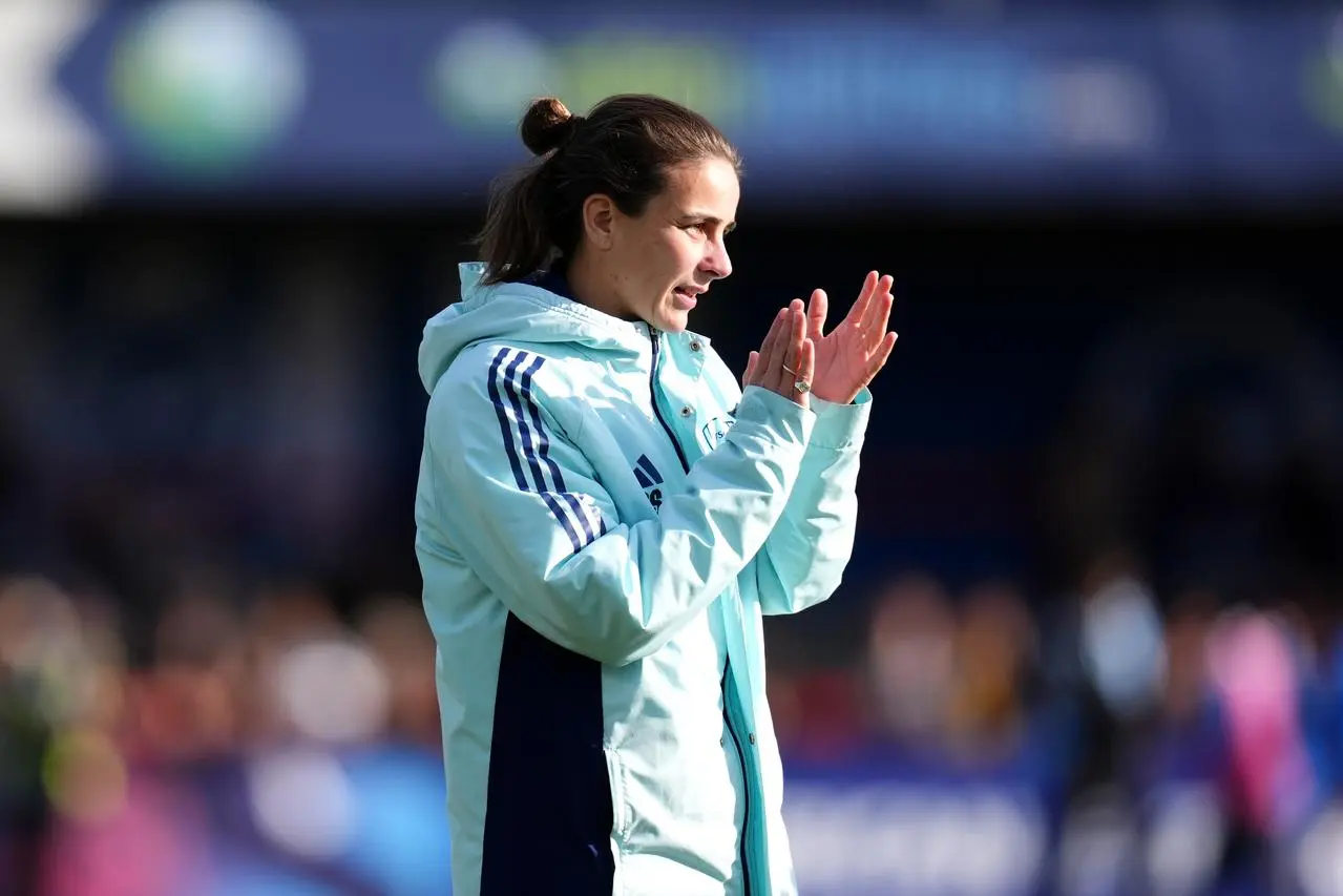 Renee Slegers applauds Arsenal's players during training