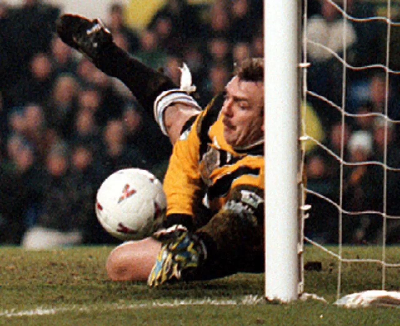 Everton v Wimb 4/Southall save