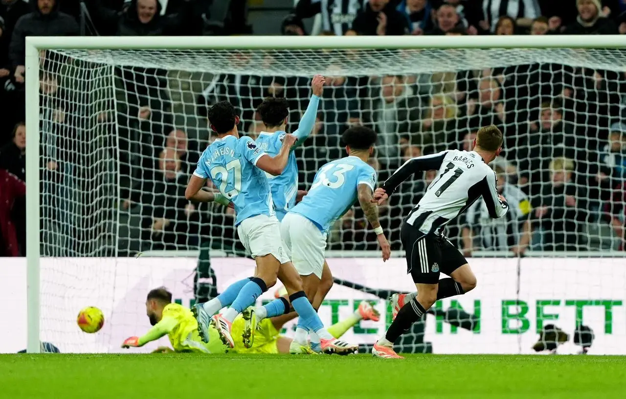Harvey Barnes scores for Newcastle against Manchester City