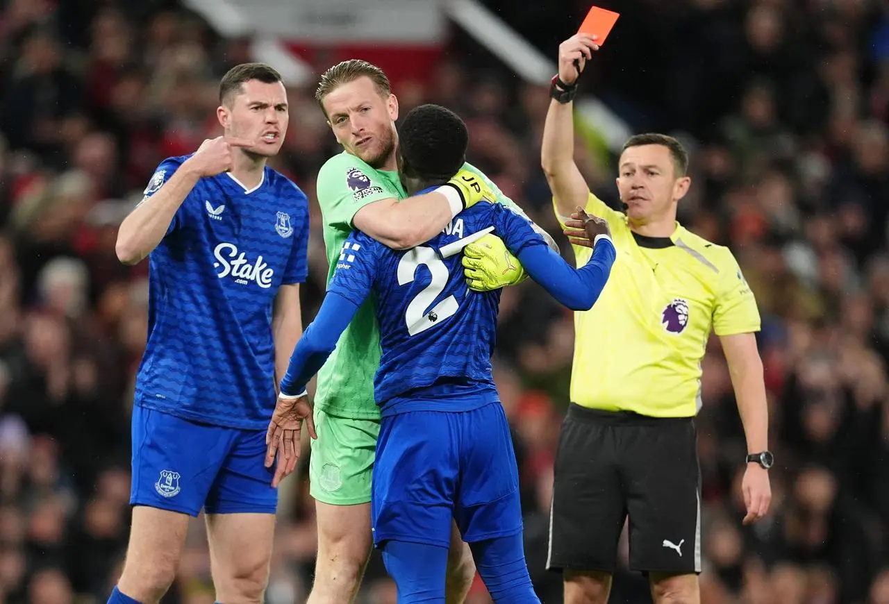Idrissa Gana Gueye is held back by Jordan Pickford after a confrontation with team-mate Michael Keane