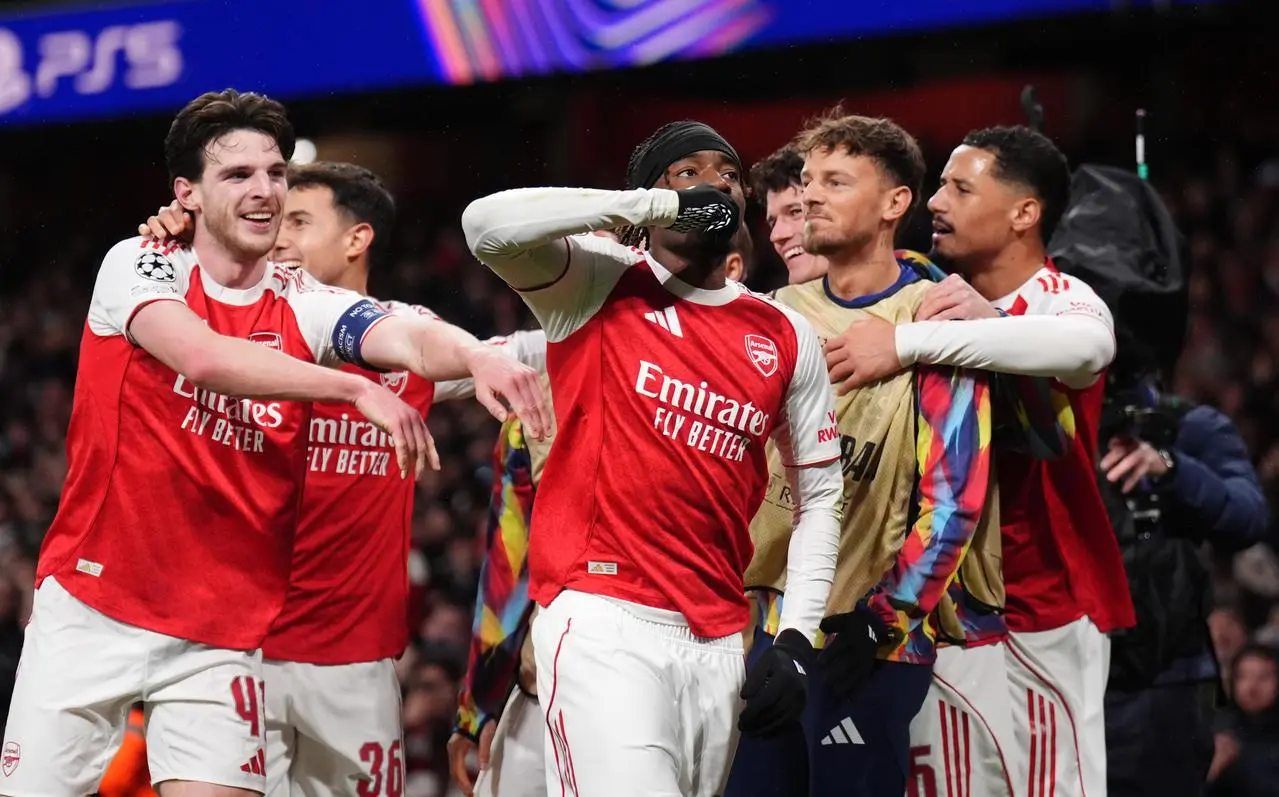 Arsenal players celebrate