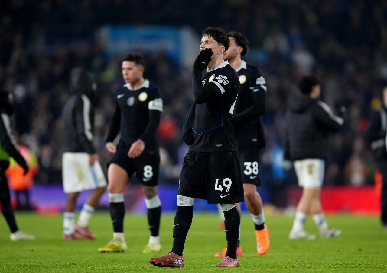 Chelsea players look dejected