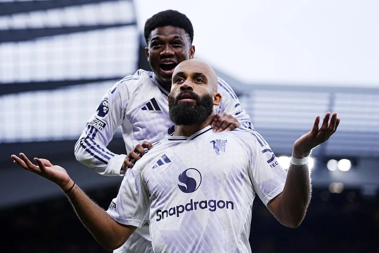 Bryan Mbeumo and Amad Diallo celebrating