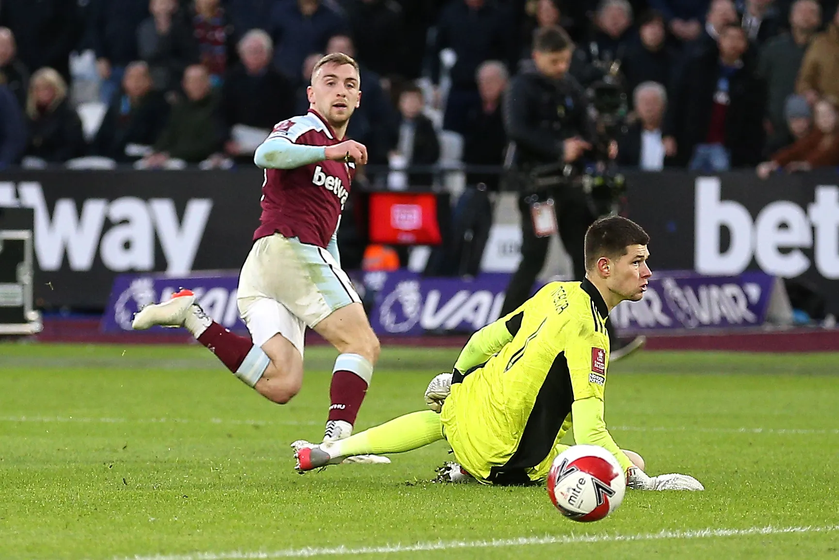 Jarrod Bowen scores against Leeds in the FA Cup