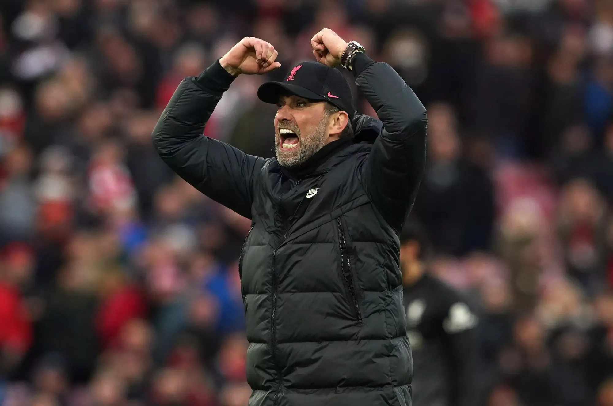 Liverpool manager Jurgen Klopp screams instructions from the touchline