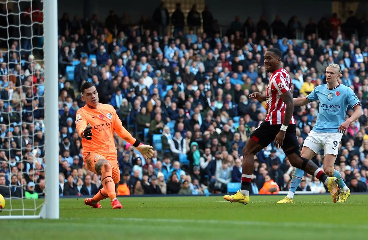 Ivan Toney scores Brentford's winner at Manchester City