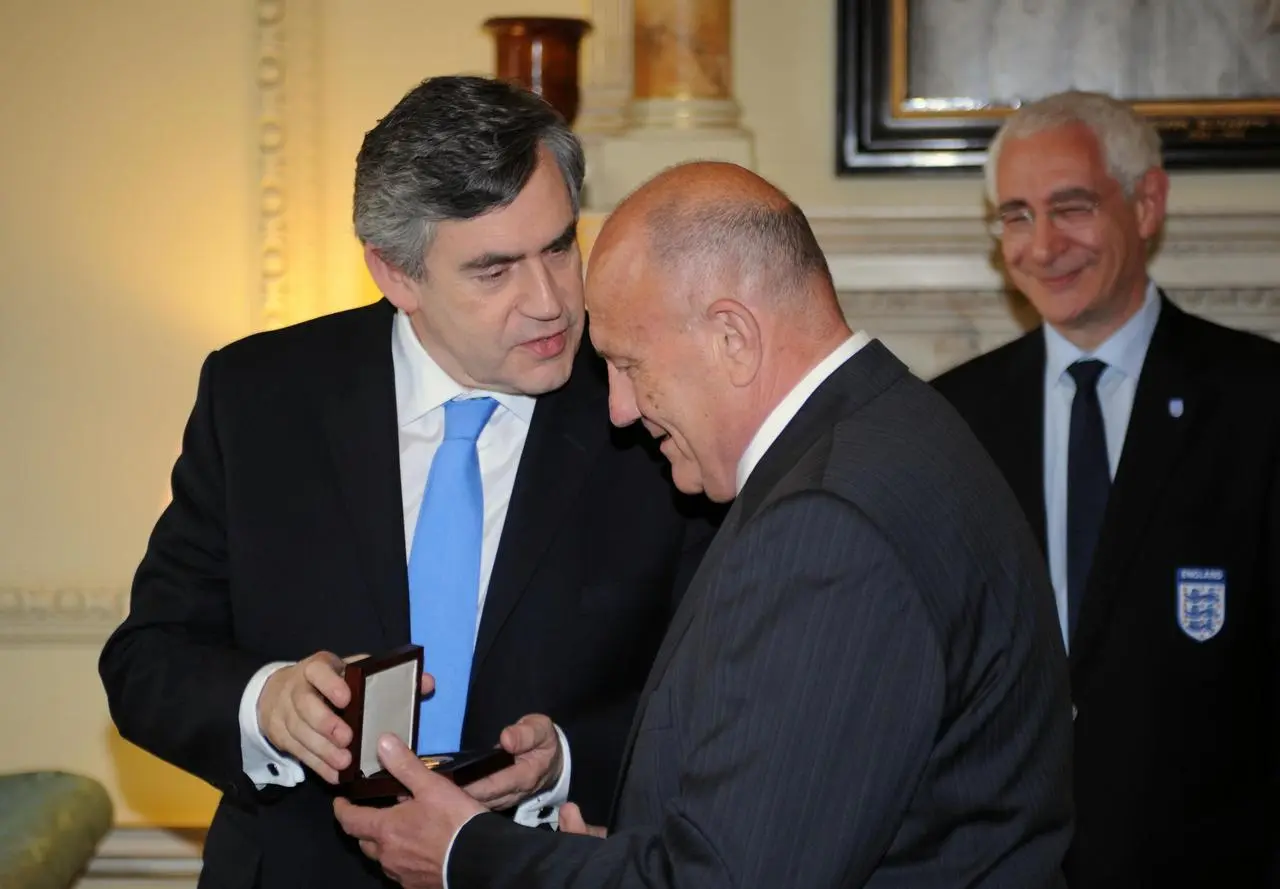 George Cohen (right) and Prime Minister Gordon Brown (left)