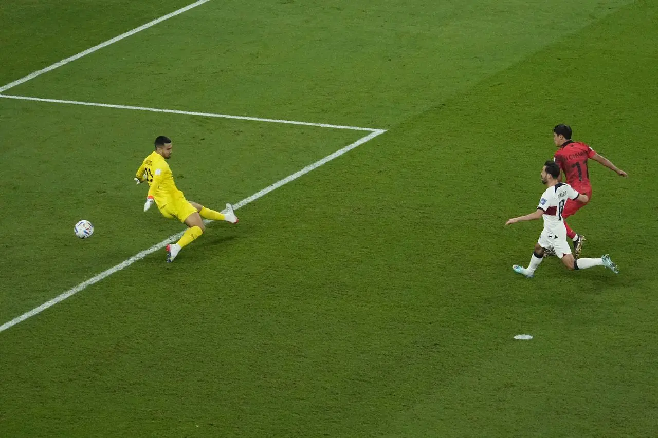 Hwang Hee-chan scores in injury time 