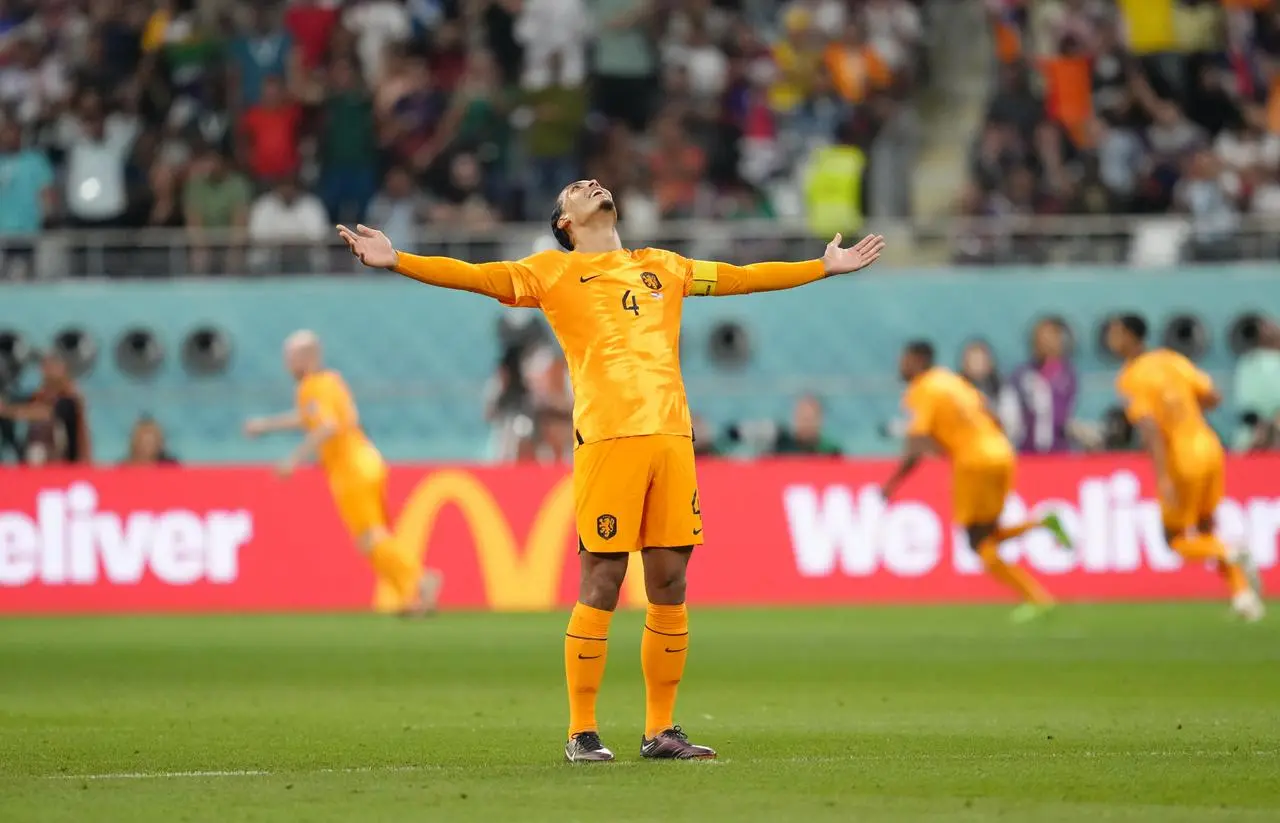 Virgil van Dijk celebrates Memphis Depay's opening goal 