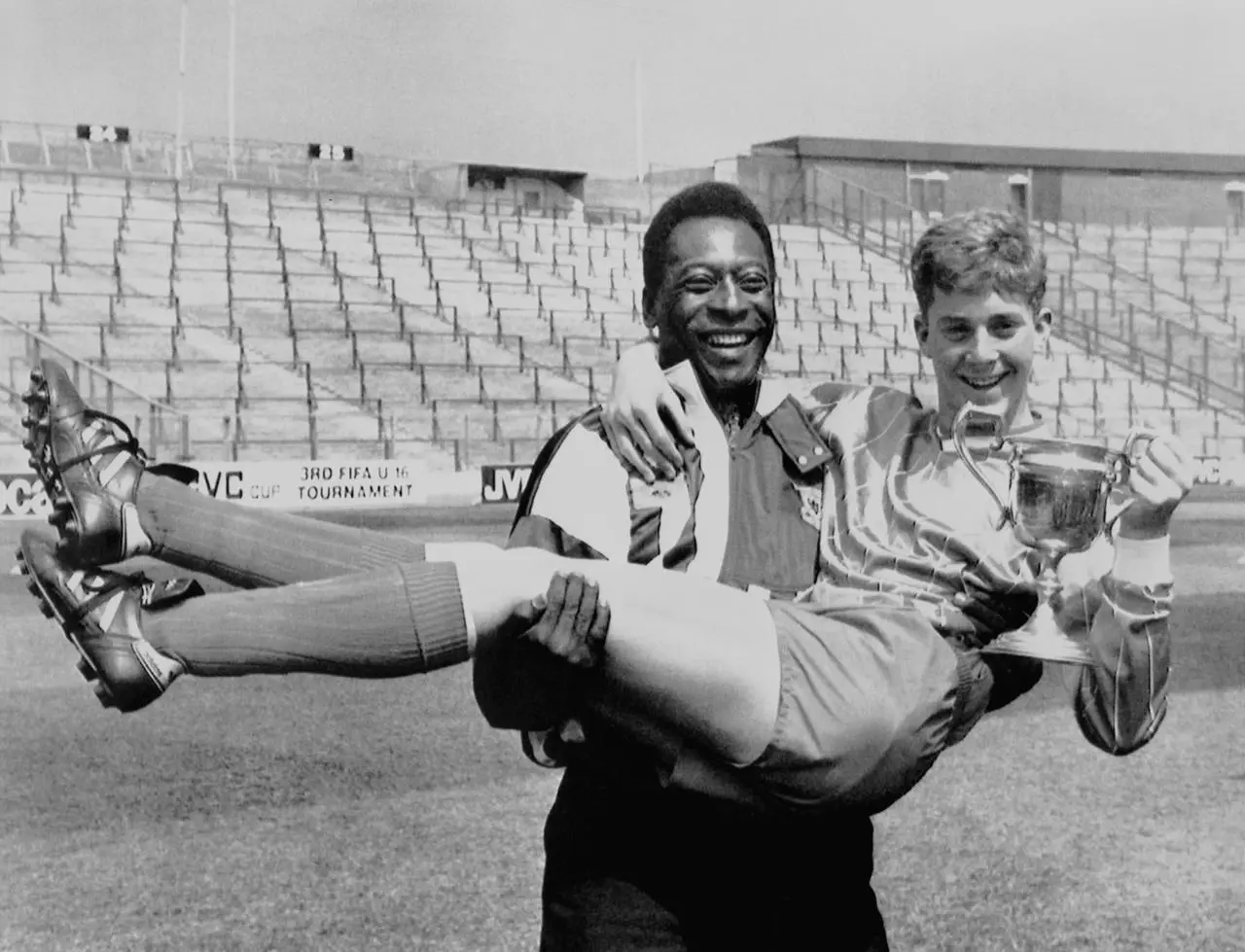 Pele back at Hampden