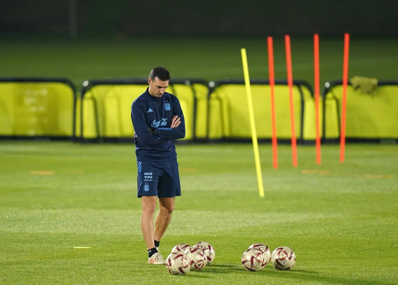 Argentina manager Lionel Scaloni during a training session at Qatar University