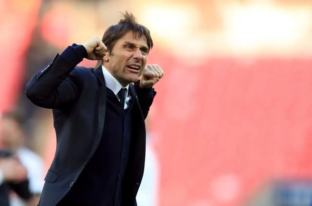 Antonio Conte celebrates