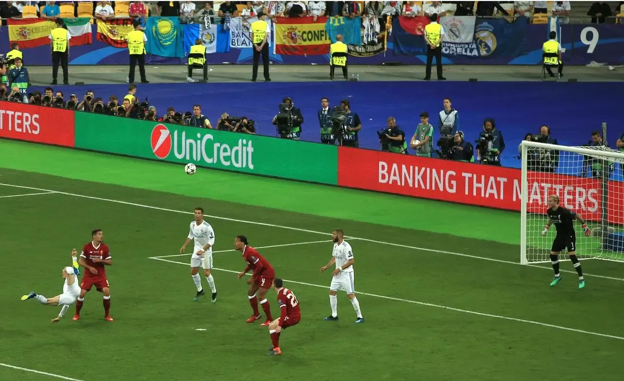 Gareth Bale scores an overhead kick in the 2018 Champions League final against Liverpool