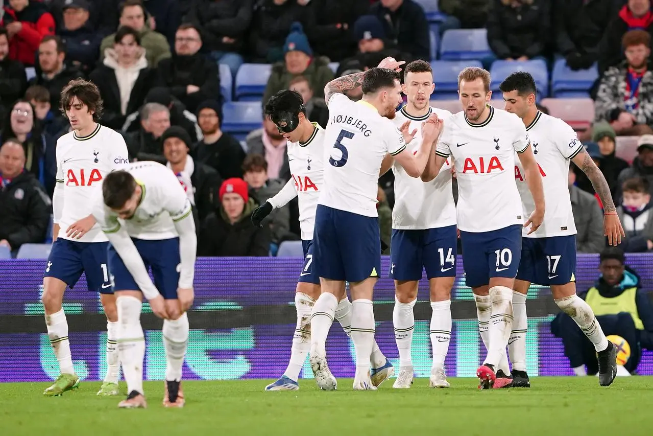 Tottenham players celebrate Harry Kane's opener