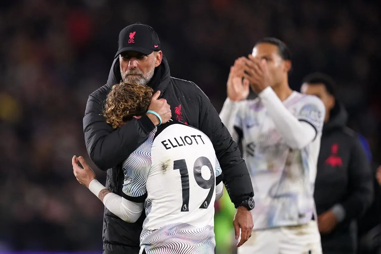 Jurgen Klopp embraces Harvey Elliott 