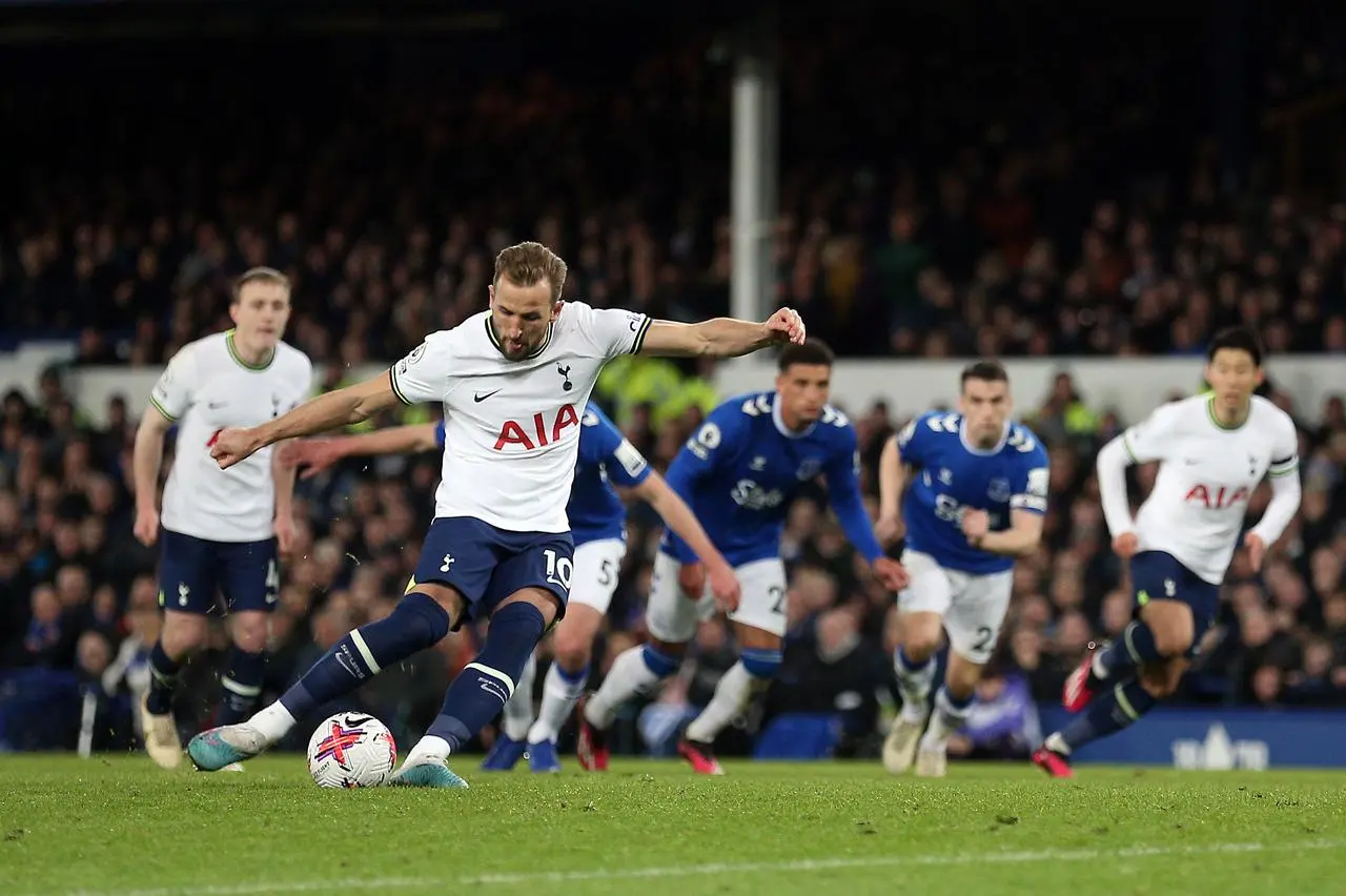 Harry Kane scores