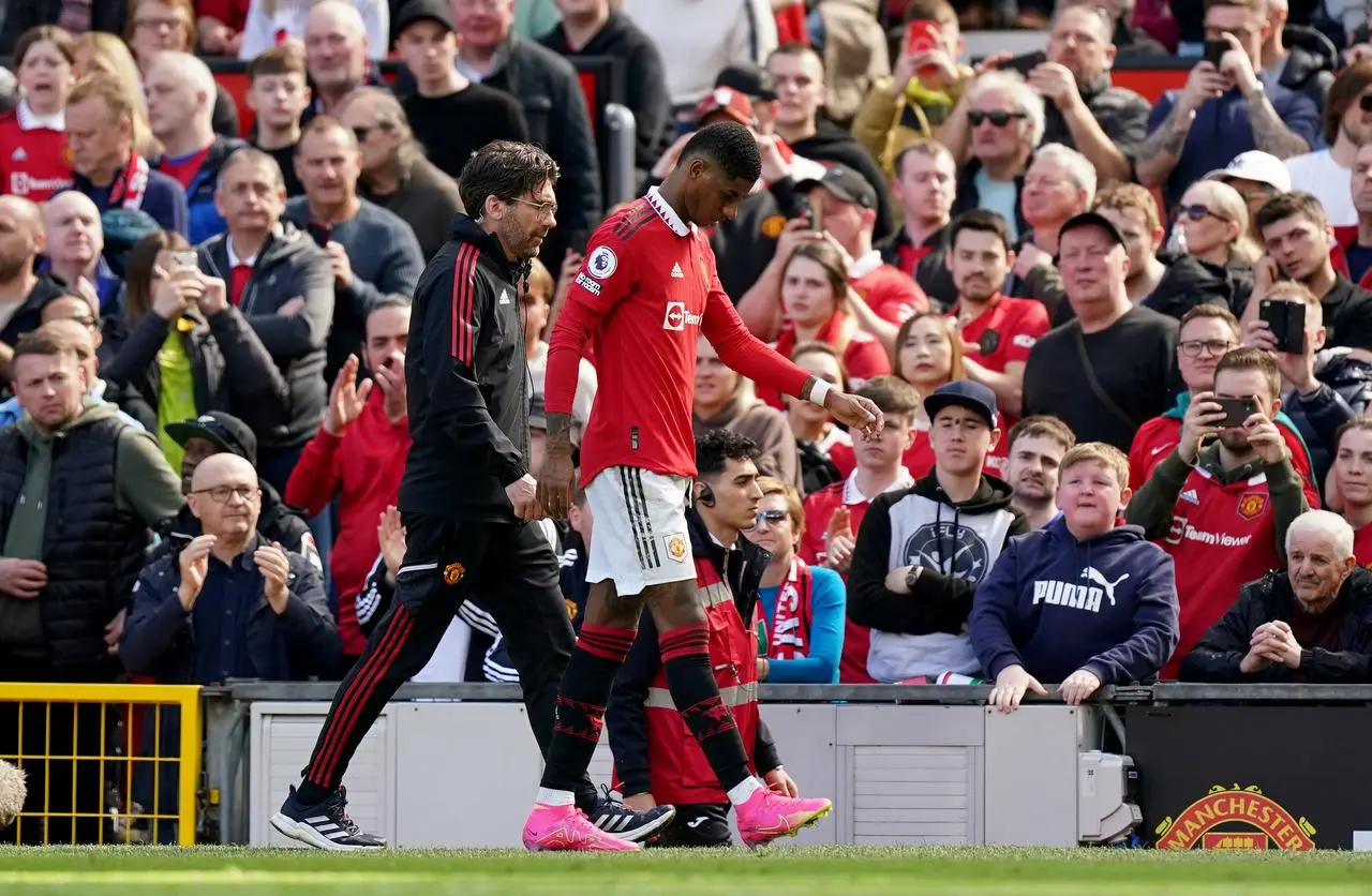 Marcus Rashford is substituted after picking up an injury against Everton 