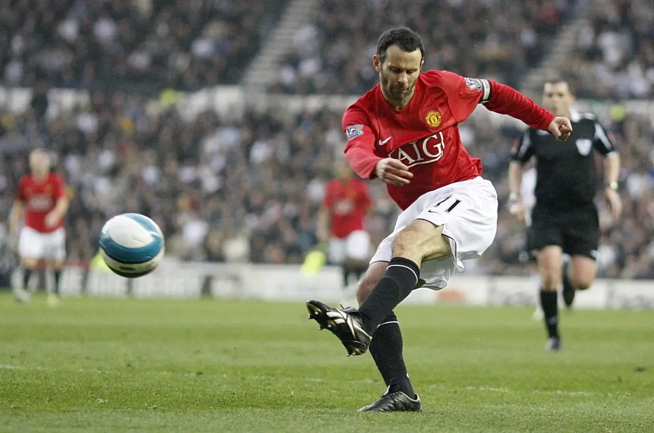 Ryan Giggs crosses the ball for Manchester United against Derby