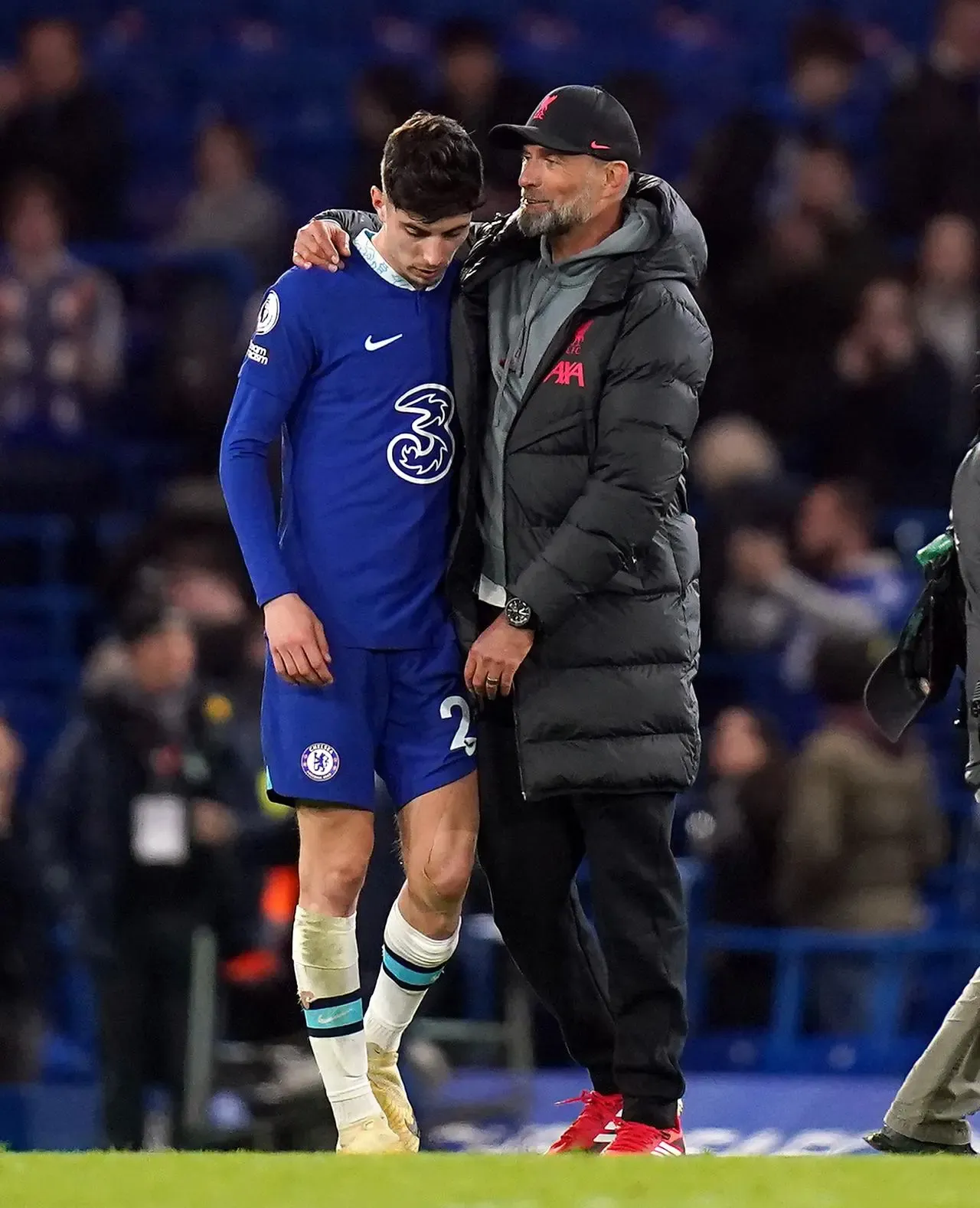 Liverpool manager Jurgen Klopp, right, speaks to Chelsea forward Kai Havertz after the game