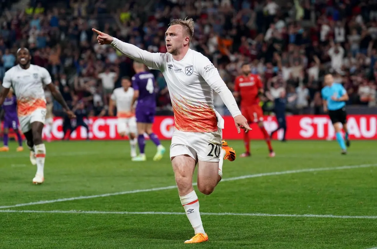 Jarrod Bowen celebrates his winning goal