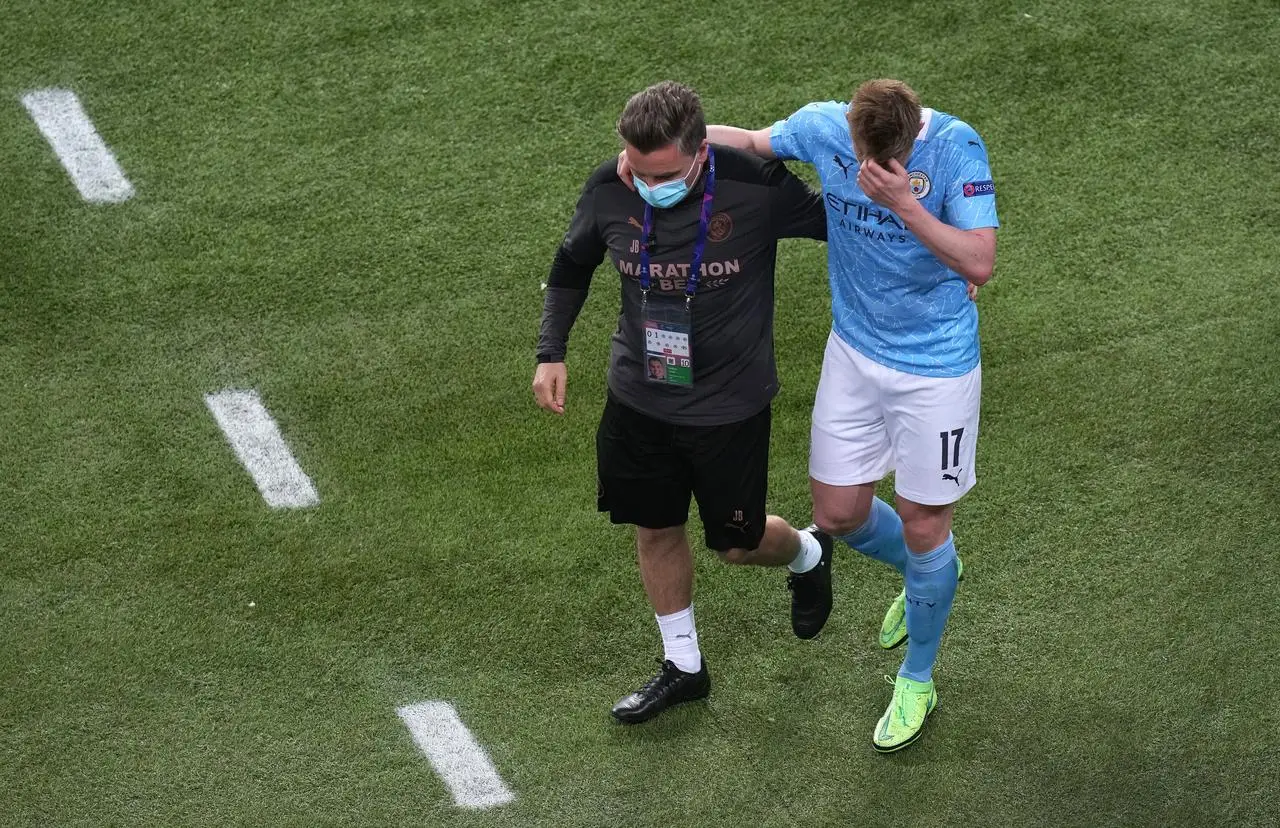 Kevin De Bruyne injured in the 2021 Champions League final