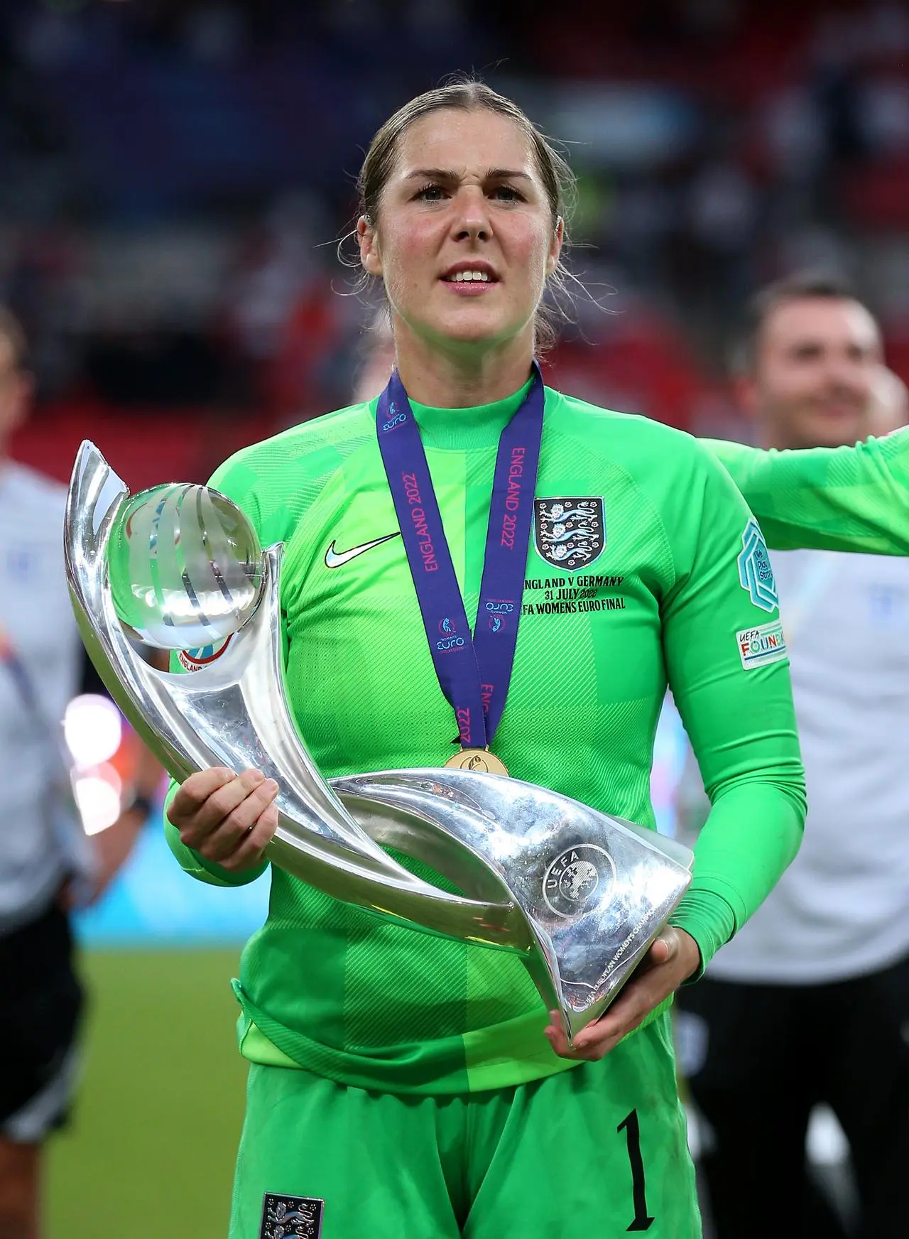 Mary Earps celebrates with the European Championship trophy 