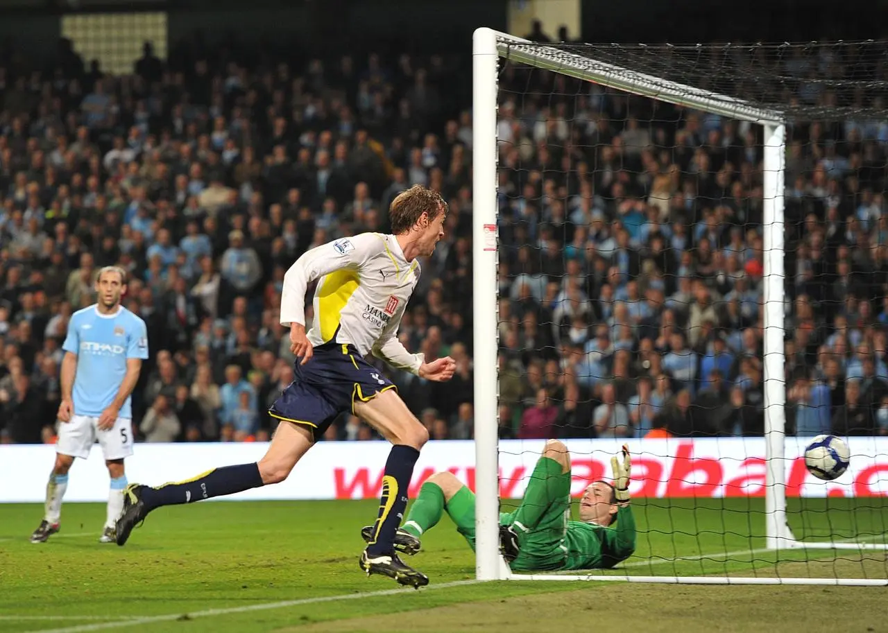 Crouch celebrates his winner against Manchester City 