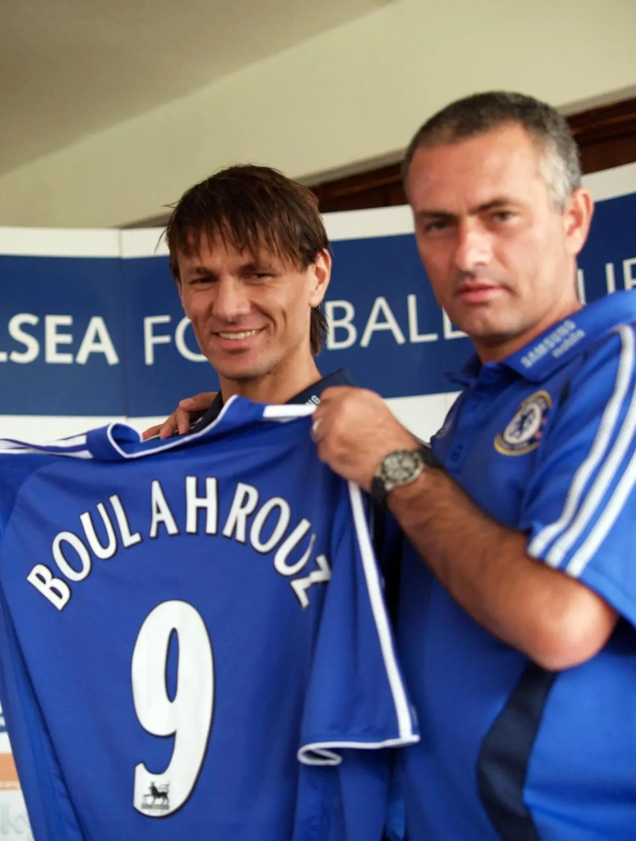 Khalid Boulahrouz, left, is unveiled at Chelsea alongside manager Jose Mourinho