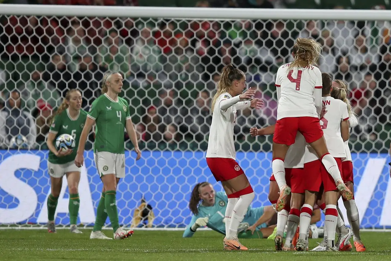 Canada celebrate Adriana Leon's winning goal