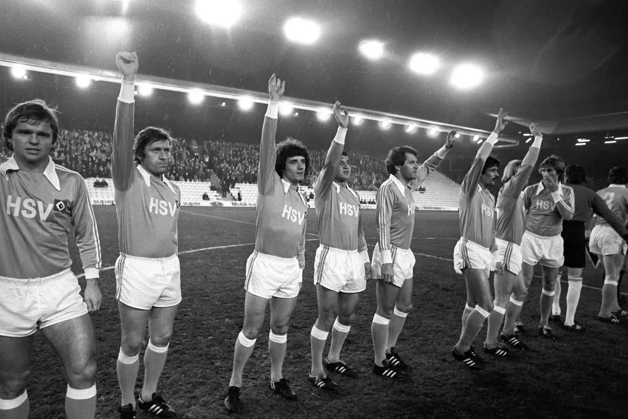 Kevin Keegan in Hamburg's team line-up