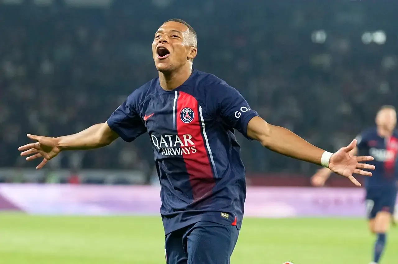 Kylian Mbappe celebrates his second goal against Lens 