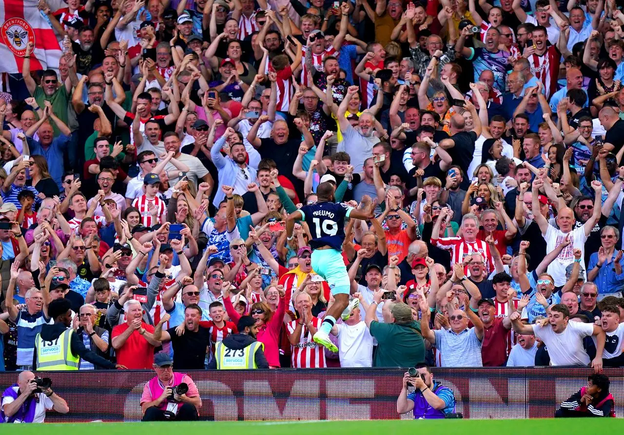 Bryan Mbeumo celebrates Brentford's second goal at Fulham after scoring from the penalty spot