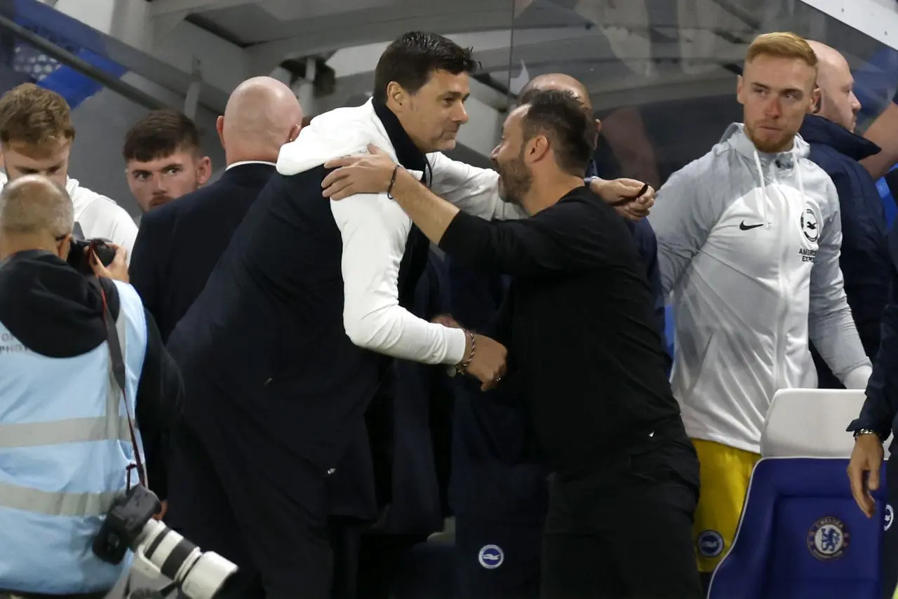 Mauricio Pochettino, (left) got the better of Roberto De Zerbi 