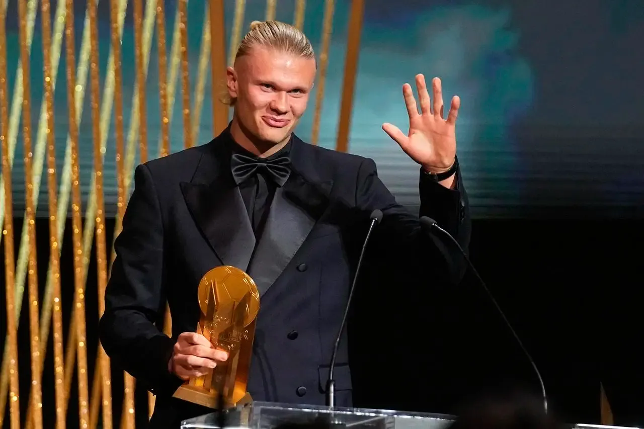 Manchester City’s Erling Haaland received the Gerd Müller trophy