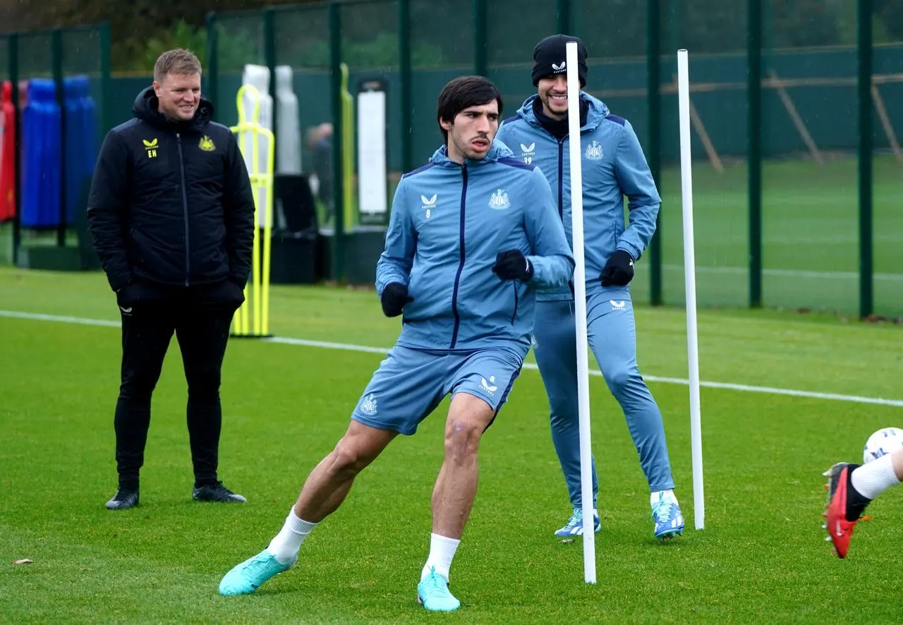 Newcastle midfielder Sandro Tonali trains under the watchful eye of head coach Eddie Howe