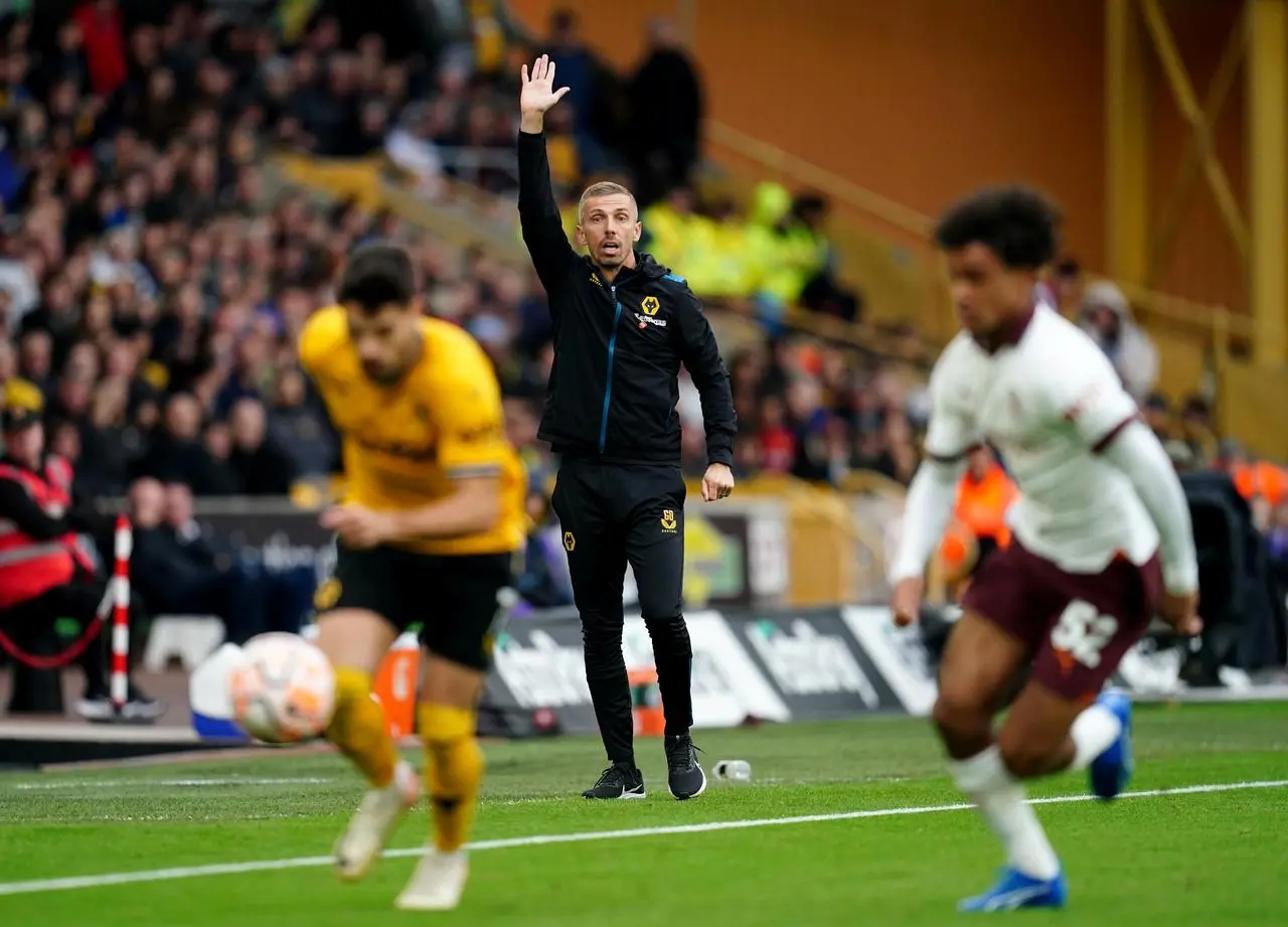 Gary O’Neil, centre, shouts instructions during Wolves' win over Manchester City