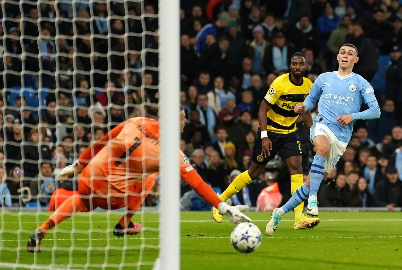 Phil Foden, right, scores Manchester City’s second goal