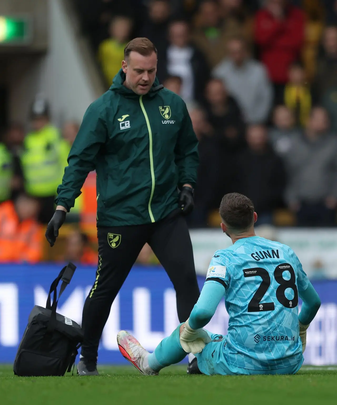 Goalkeeper Angus Gunn picked up an injury playing for Norwich against Leeds 