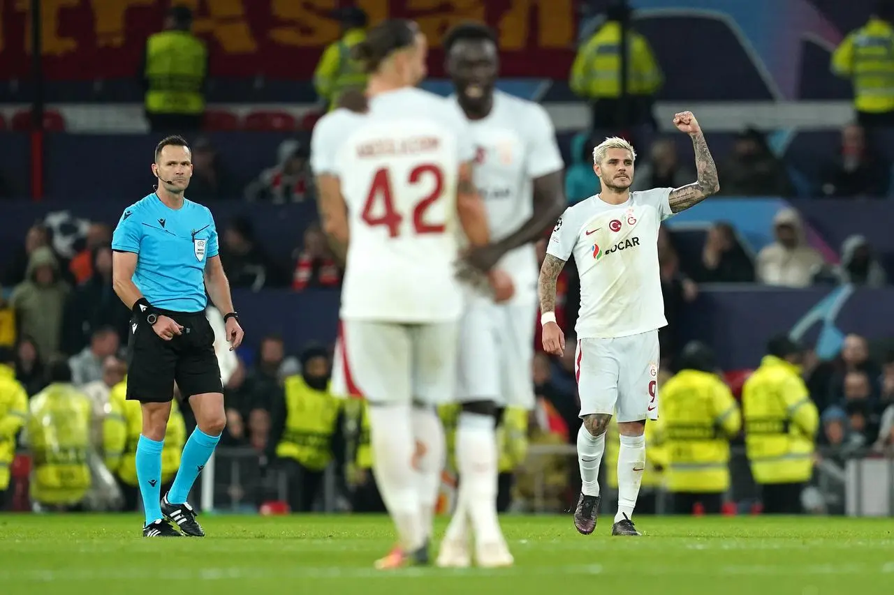 Mauro Icardi, right, scored Galatasaray's late winner at Old Trafford in October