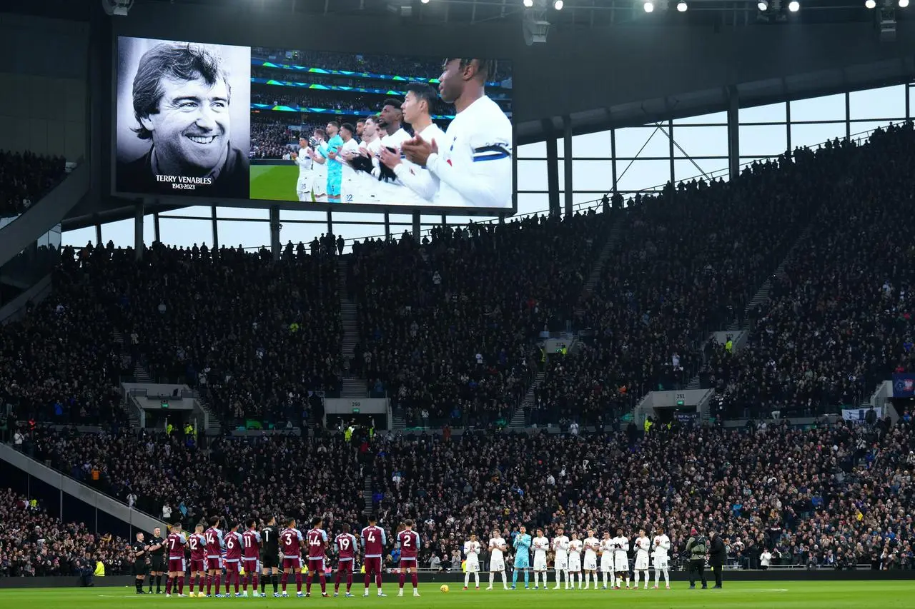 Players from Tottenham and Aston Villa pay their respects to Terry Venables