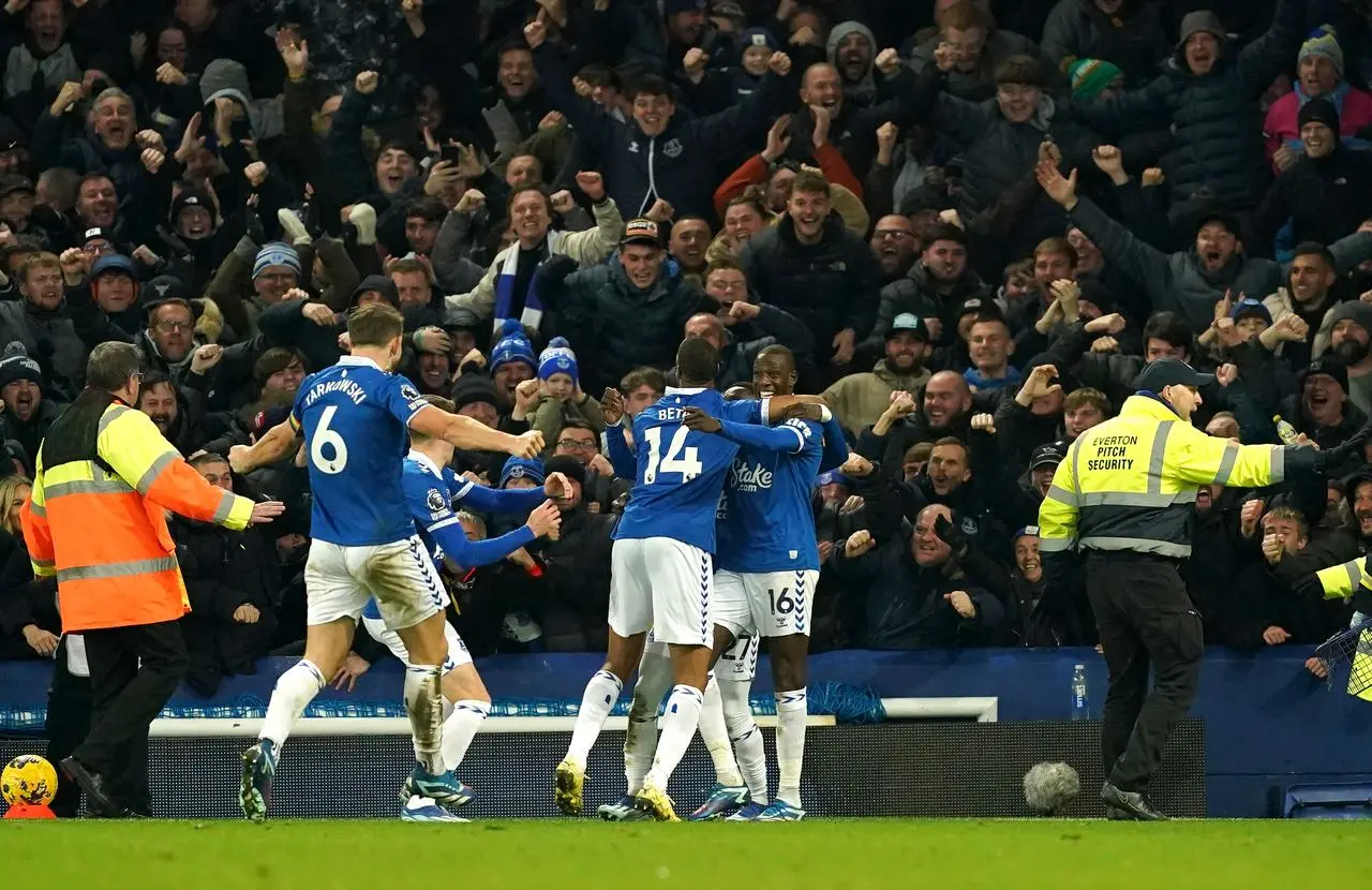 Everton’s <a href=https://www.footballmad.co.uk/tag/abdoulaye-doucoure/><b>Abdoulaye Doucoure</b></a>, right, celebrates scoring against Newcastle