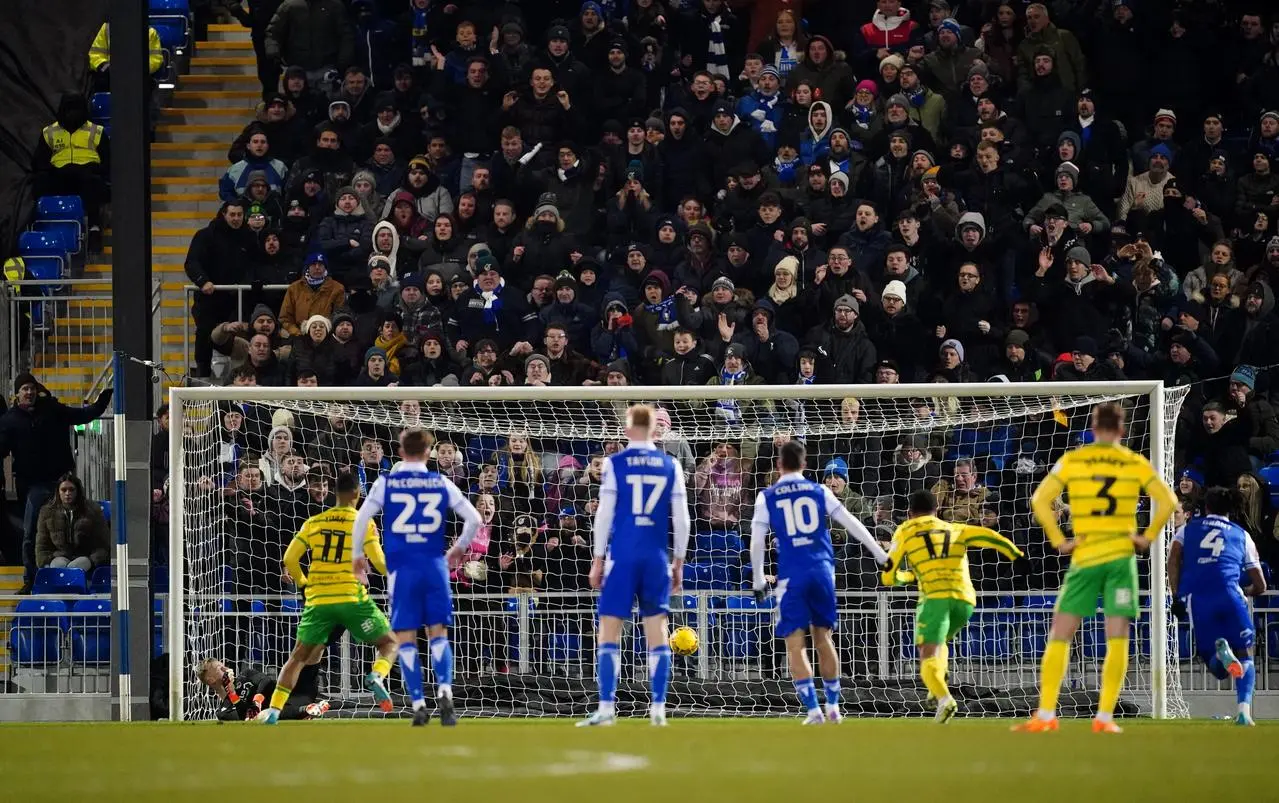 Adam Idah scores from the spot to put Norwich ahead