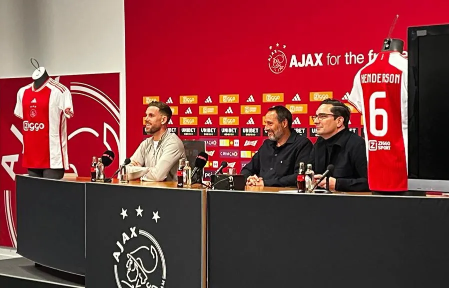 Ajax’s Jordan Henderson and coach John van ‘t Schip (Andy Hampson/PA)