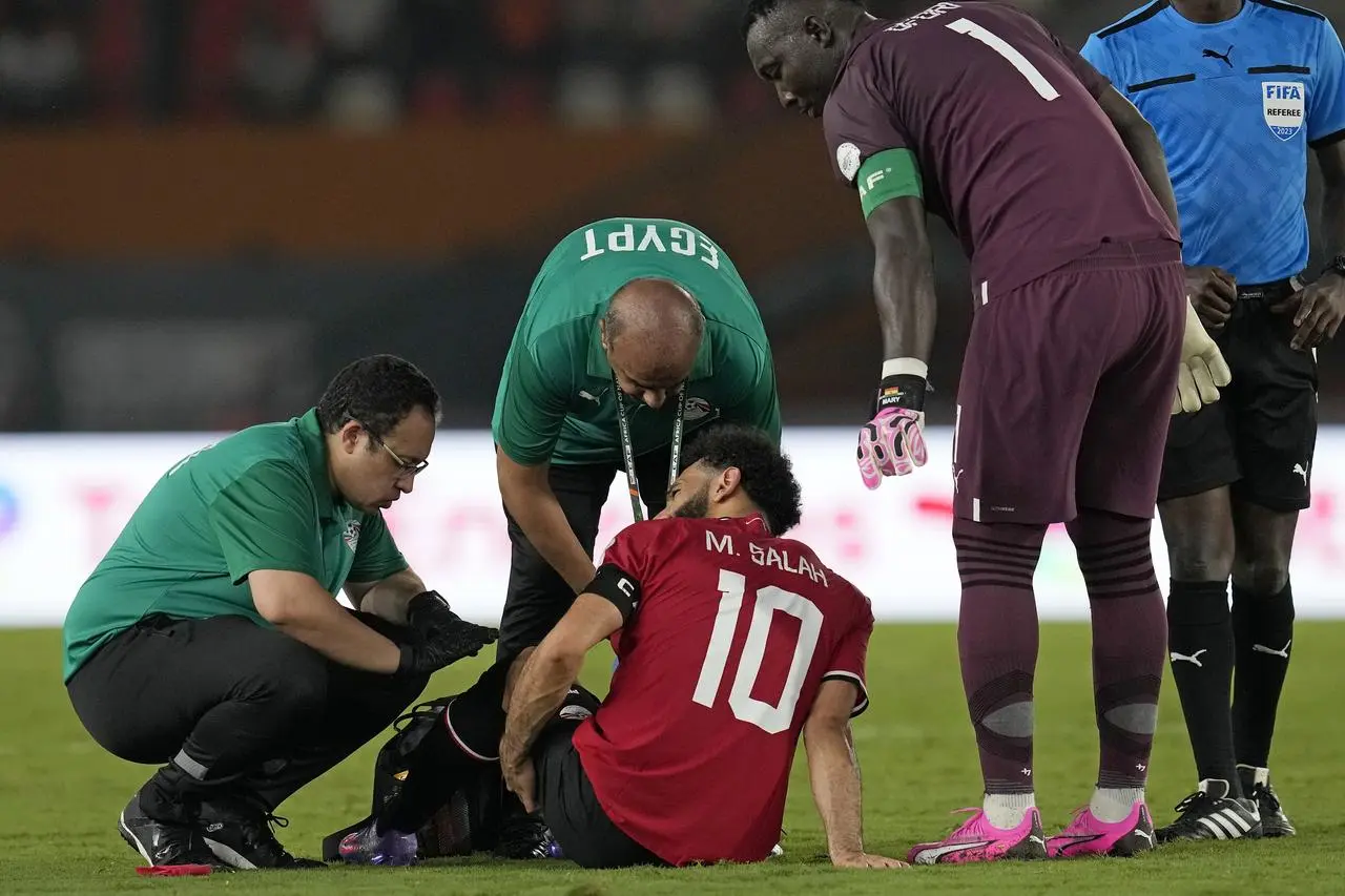 Mohamed Salah receives treatment 